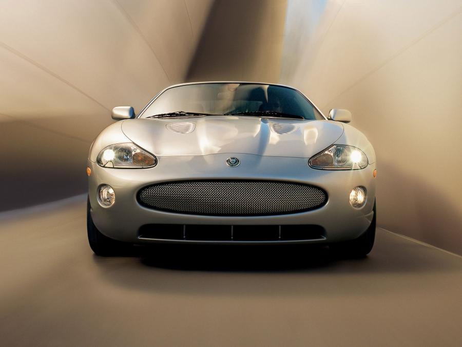  Jaguar XKR Coupe 2004 года  (фото 13 из 16)